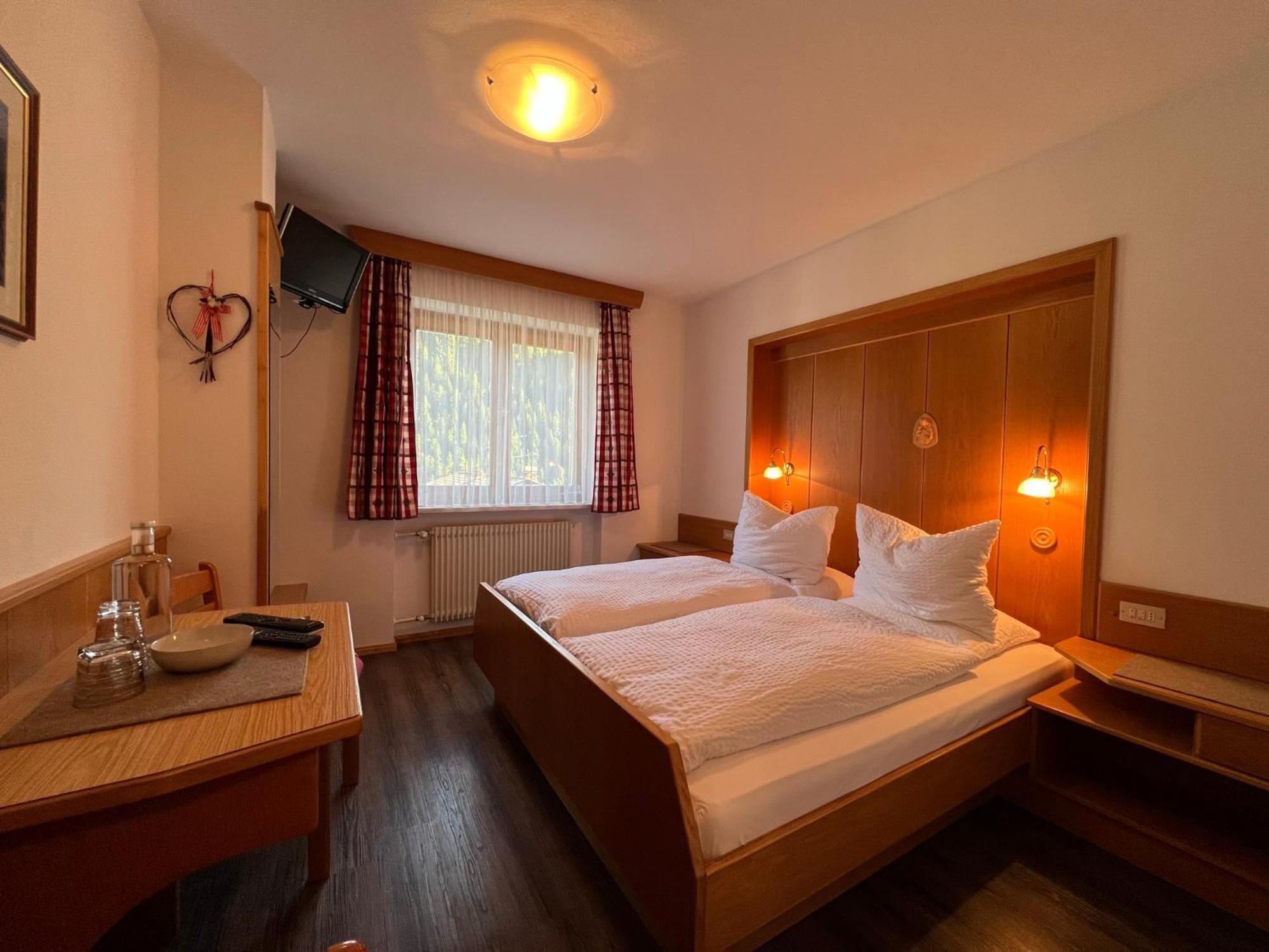 Enjoy Dolomites - Chalet Santa Cristina Val Gardena Phòng bức ảnh